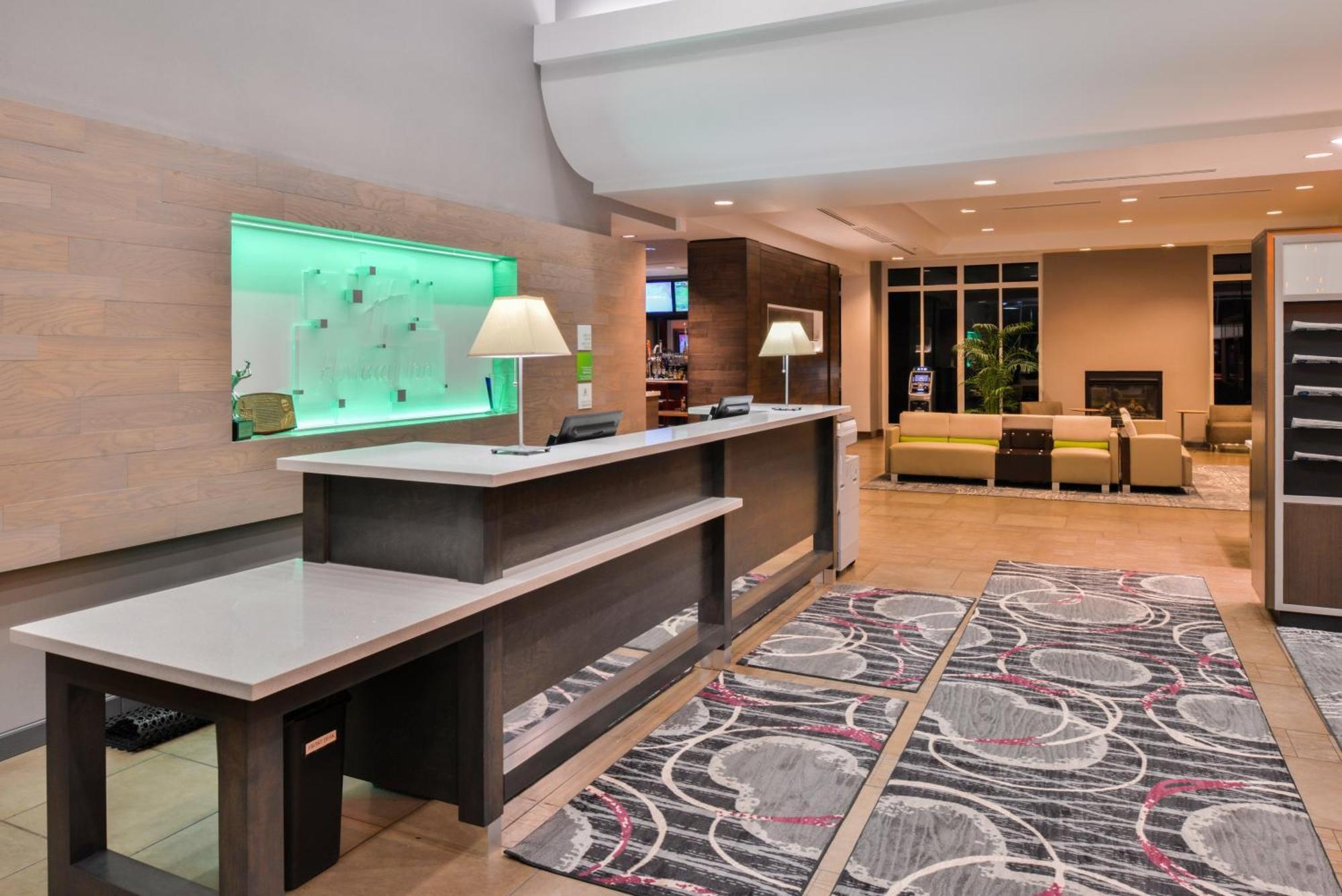 Holiday Inn Kansas City Airport, An Ihg Hotel Екстериор снимка